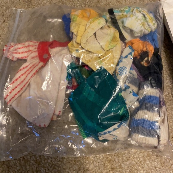 Antique Barbie doll case 1958 with doll clothes - Picture 6 of 6